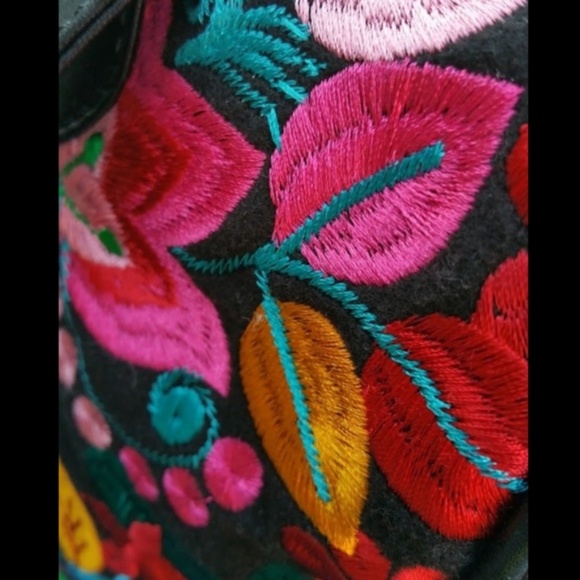 SOLD NEW Detenté Leather Floral Convertible Bag - Picture 6 of 8